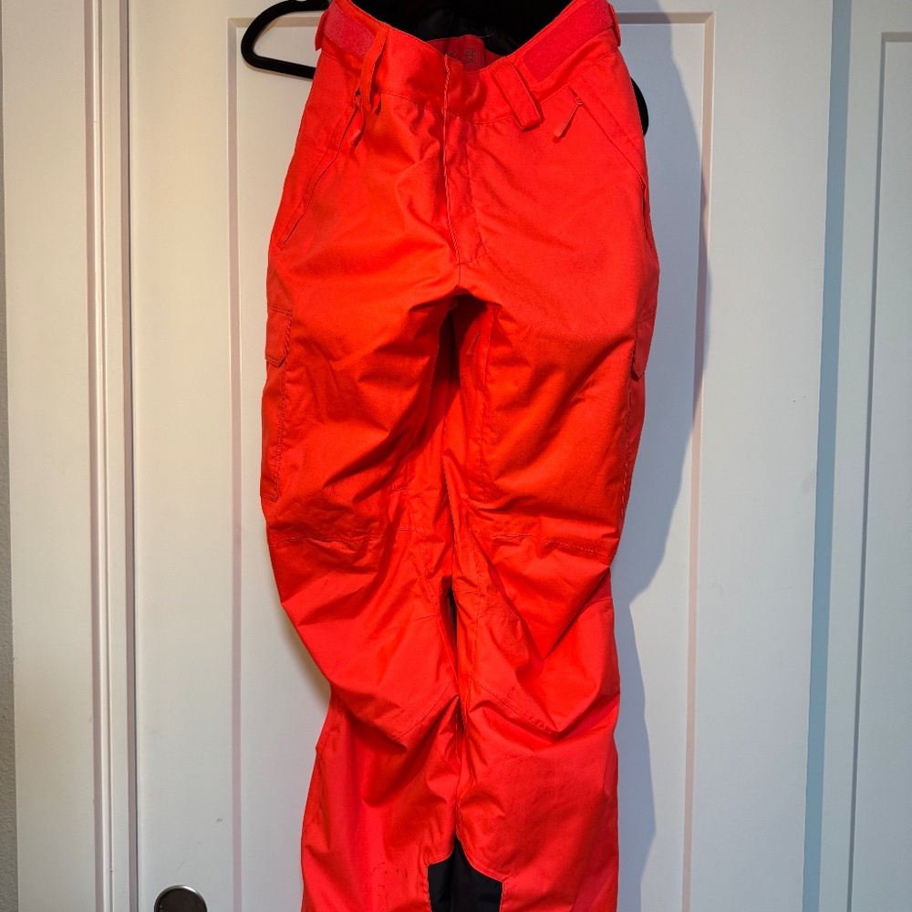 Women’s Helly Hansen Switch Cargo Insulated Ski Pants – Small, Neon Coral